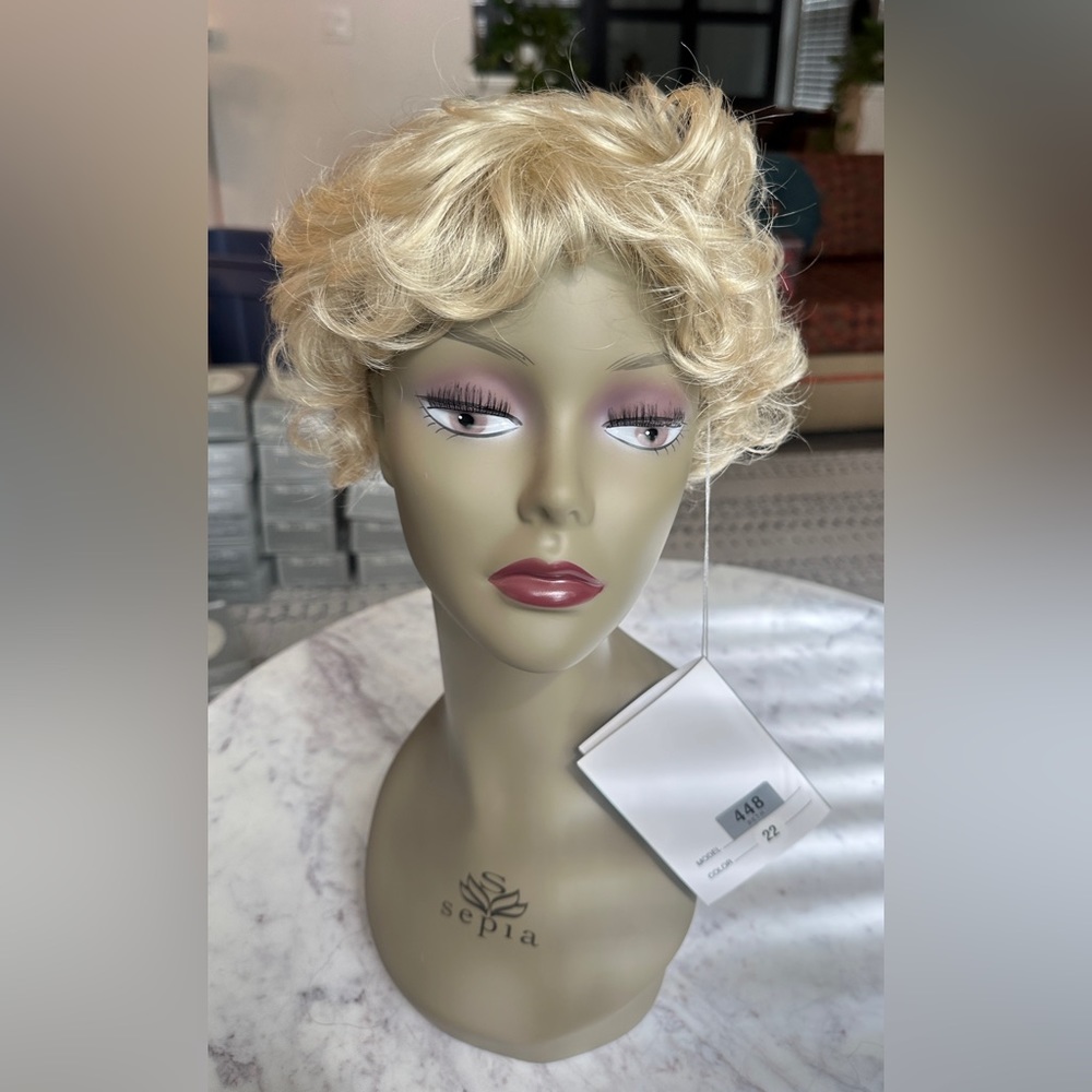 Rare Vintage Rene Of Paris Wig #448 BETH Color: 22‎